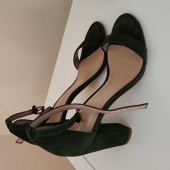 🎄 Sandals - Picture 2 of 4